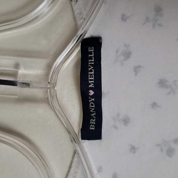 Brandy Melville cross over tie in back cropped ditzy floral top - Picture 2 of 5